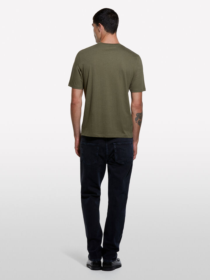 Kurzärmliges T-Shirt in Olivgrün mit normaler Passform - kurzärmeliges t-shirt für herren - Dunkelgrün | Sisley image number 2